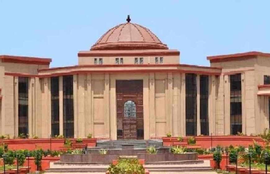 संविदा कर्मचारियों को राहत, हाईकोर्ट बोला- बिना नियमित नियुक्ति के नहीं हटाया जा सकता