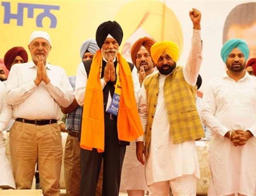 अकाली दल को बड़ा झटका! सीनियर नेता सुरजीत सिंह रखड़ा ने थामा AAP का दामन