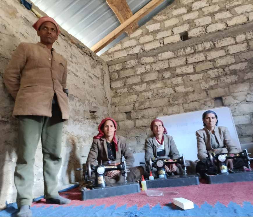 सेवा डेरा में युवाओं के लिए सुनहरा मौका, आधार-बैंकिंग के साथ मिलेगा सिलाई प्रशिक्षण