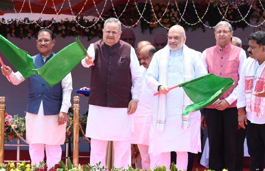 केंद्रीय गृह मंत्री अमित शाह ने रायपुर में अत्याधुनिक ‘नेक्स्ट जेन सीजी डायल-112 सेवा’ और मोबाइल फॉरेंसिक वैन का किया शुभारंभ