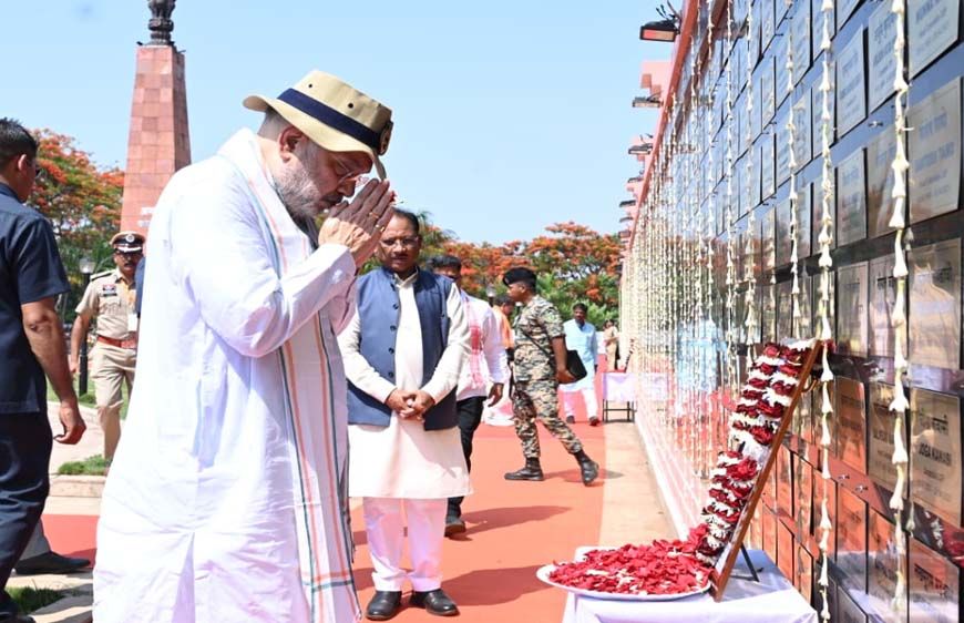 केंद्रीय गृहमंत्री अमित शाह ने अमर वाटिका में शहीदों को दी श्रद्धांजलि, परिजनों से की आत्मीय मुलाकात