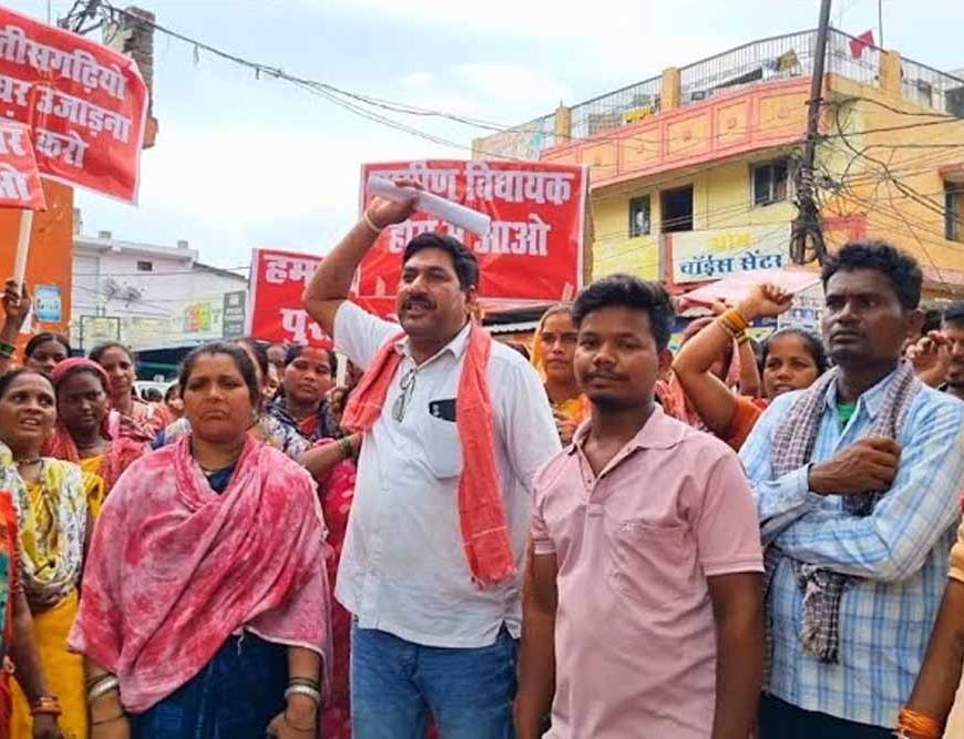 कैनाल रोड परियोजना पर बवाल, 1300 घर तोड़ने की तैयारी के खिलाफ निगम दफ्तर का घेराव