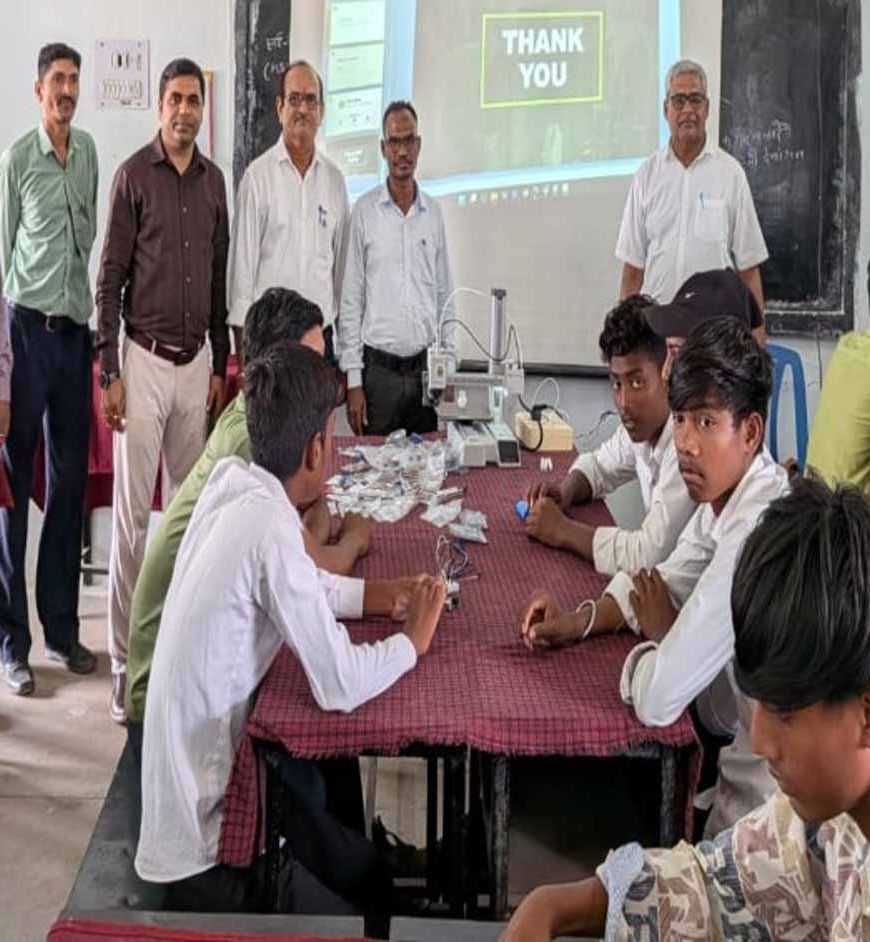 तकनीक की नई उड़ान: उन्मुखीकरण कार्यक्रम में विद्यार्थी सीख रहे AI, रोबोटिक्स और ड्रोन