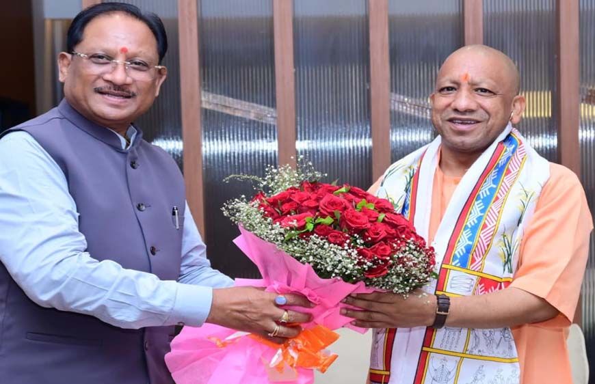 मुख्यमंत्री ने उत्तर प्रदेश के मुख्यमंत्री योगी आदित्यनाथ का किया आत्मीय स्वागत