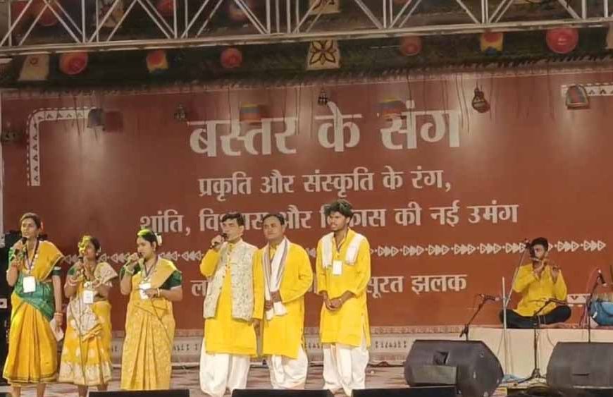 लोकनृत्यों की रंगारंग प्रस्तुति में झूमे अमित शाह, बादल अकादमी में तीन मुख्यमंत्री भी रहे मौजूद