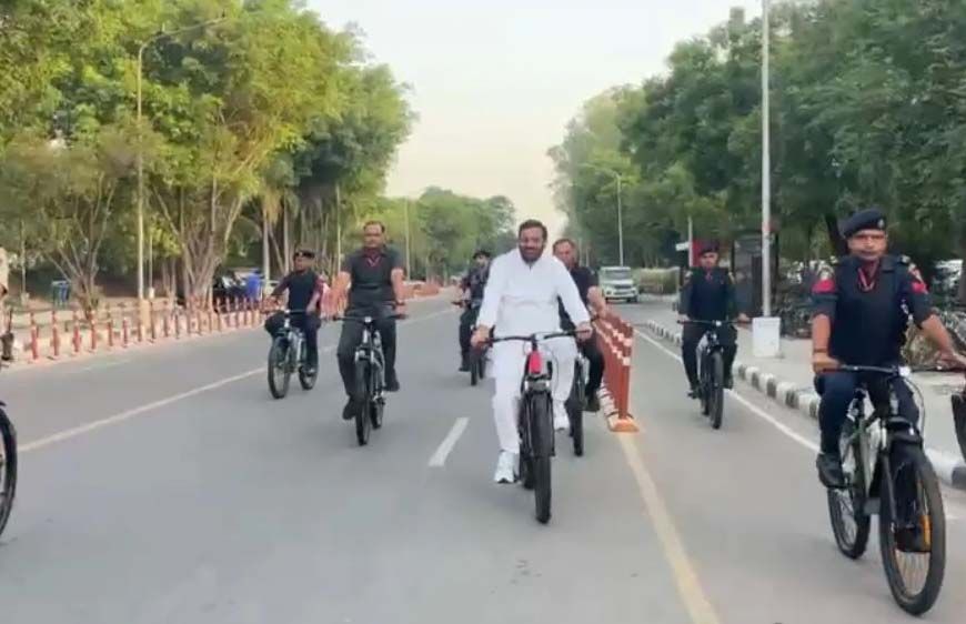 चंडीगढ़ की सुखना लेक पर हरियाणा CM का साइकिल सफर, फिटनेस और पर्यावरण का दिया संदेश