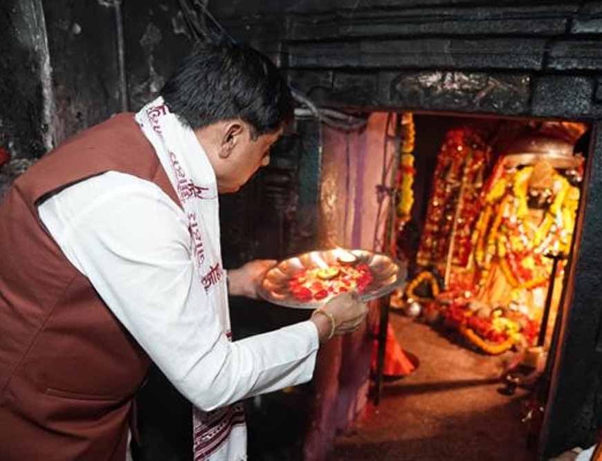 मुख्यमंत्री डॉ. यादव ने दंतेवाड़ा में मां दंतेश्वरी के दर्शन कर की सर्वकल्याण की प्रार्थना