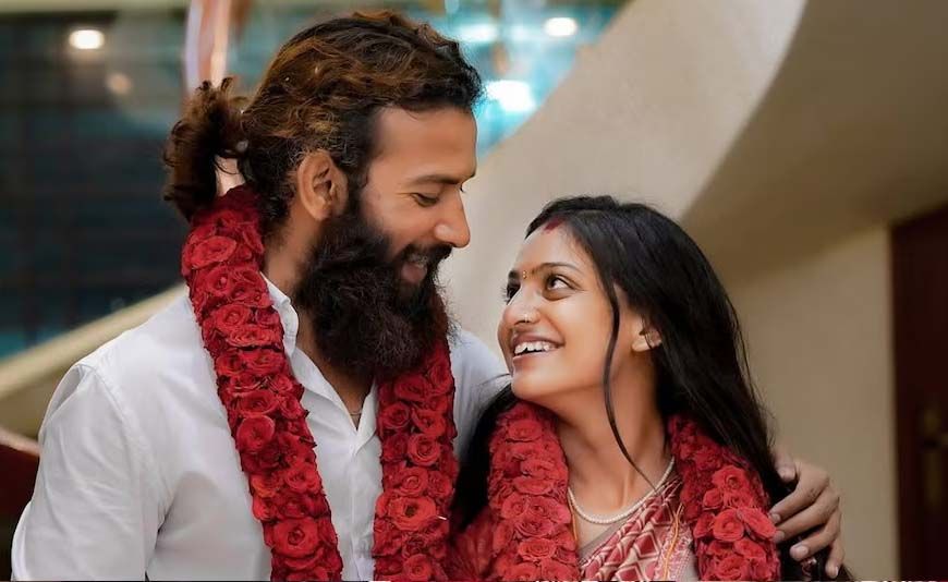 ‘हमारी शादी को अपराध साबित करने की साजिश’, वायरल गर्ल मोनालिसा और फरमान पहुंचे MP हाईकोर्ट