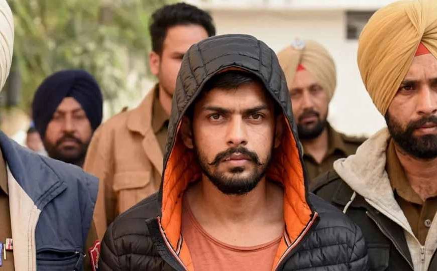 साबरमती जेल में लॉरेंस बिश्नोई तक पहुंचा ‘बर्थडे गिफ्ट’, पूर्व DSP पर गंभीर आरोप