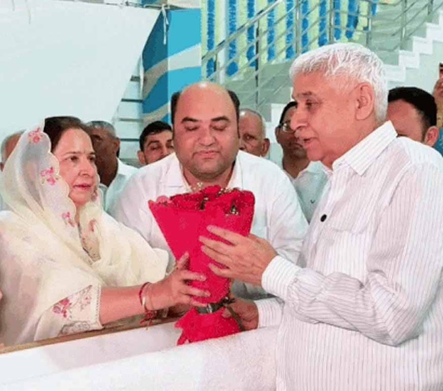 संत रामपाल से मिलने हरियाणा पहुंचीं नवजोत कौर, बोलीं- “आप बाहर आए, नहीं तो हमें जेल आना पड़ता”
