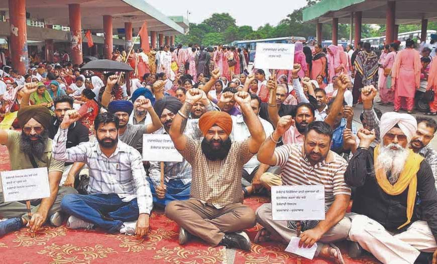 लुधियाना में रोडवेज कर्मियों का प्रदर्शन, नौकरी पक्की करने की मांग हुई तेज