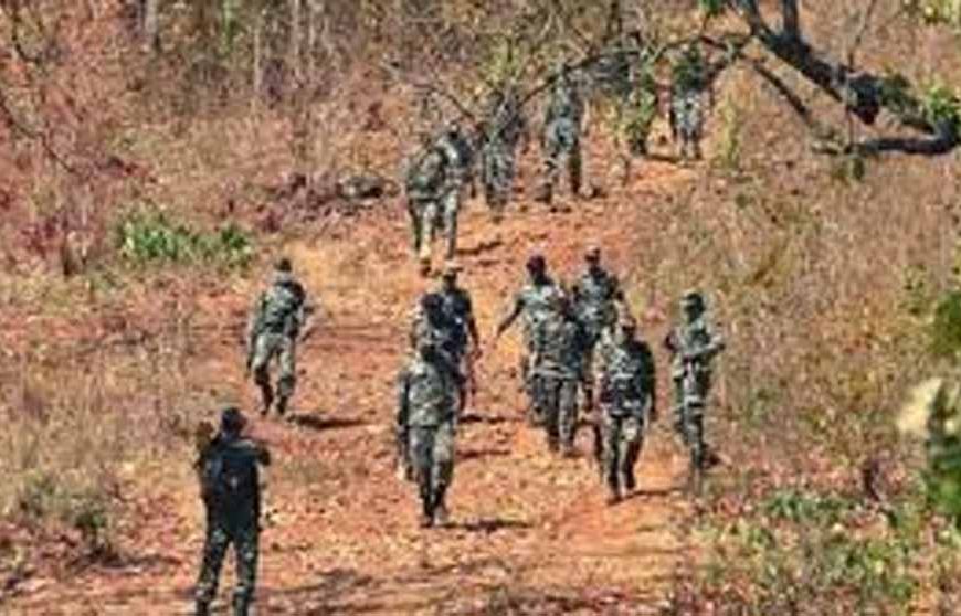 गरीबी से हथियार तक और फिर वापसी: नक्सली कमांडरों की कहानी