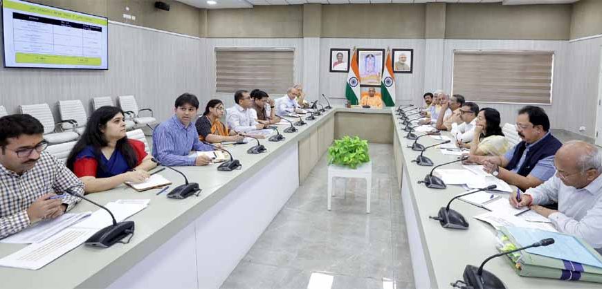 हर जनपद में हो निवेश, जनपदों की पर कैपिटा इनकम बढ़ाने पर भी ध्यान केंद्रित करें- मुख्यमंत्री