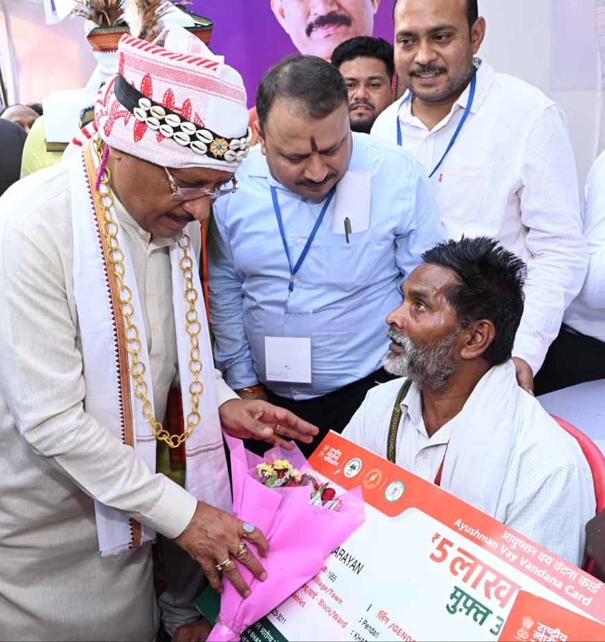 सुशासन तिहार में हितग्राहियों से आत्मीय संवाद: योजनाओं के लाभ से बदलती जिंदगी की तस्वीर देख मुख्यमंत्री हुए प्रसन्न