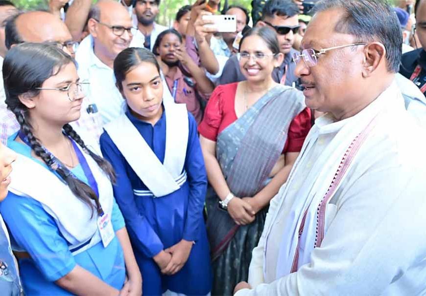 मुख्यमंत्री  विष्णु देव साय ने ‘कामयाबी वेन’ को दिखाई हरी झंडी : दूरस्थ गांवों के विद्यार्थियों तक पहुंचेगी डिजिटल शिक्षा की नई रोशनी