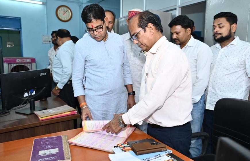 शैक्षणिक और गैर-शैक्षणिक स्टाफ अनिवार्य रूप से निर्धारित समय पर महाविद्यालय में उपस्थित रहें-मंत्री टंक राम वर्मा