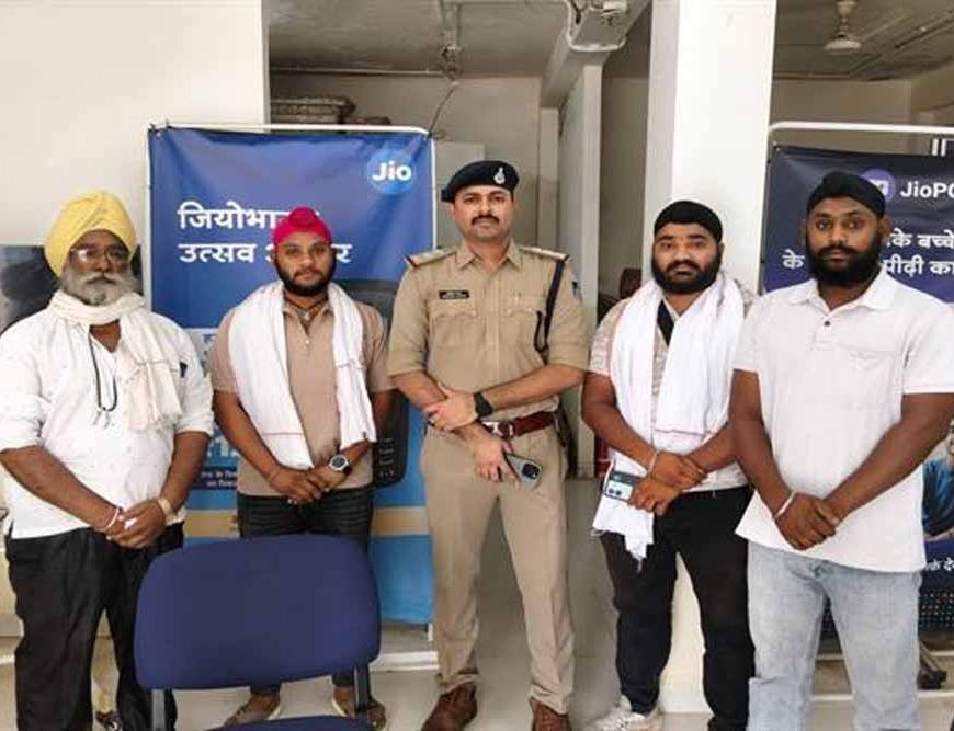 बंदूक छोड़ कलम और रोजगार थामेगा युवा