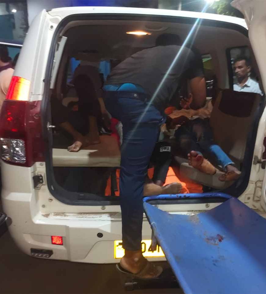 बड़वानी के डायल-112 हीरोज सड़क दुर्घटना में घायल 06 व्यक्तियों को त्वरित सहायता पहुँचाकर कराया अस्पताल में भर्ती