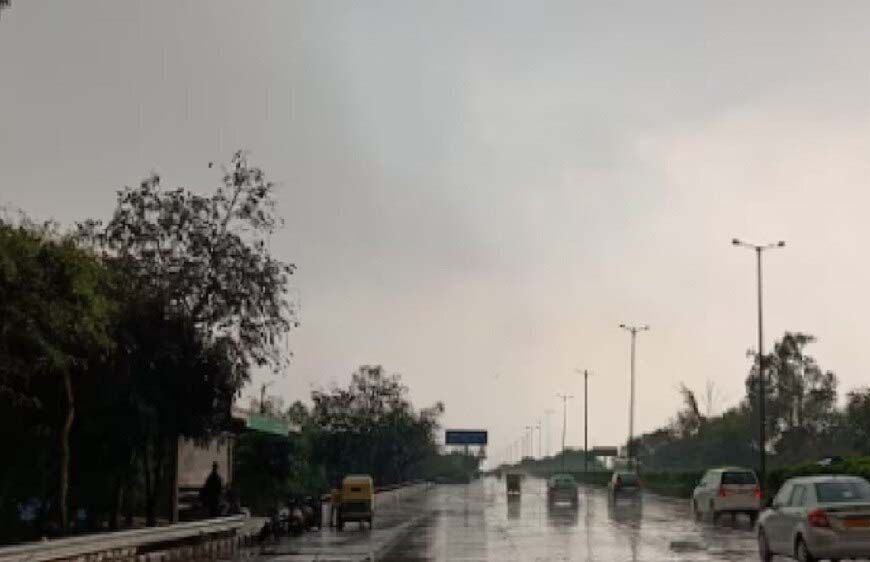 दिल्ली-NCR में झमाझम बारिश से बदला मौसम, भीषण गर्मी से लोगों को बड़ी राहत