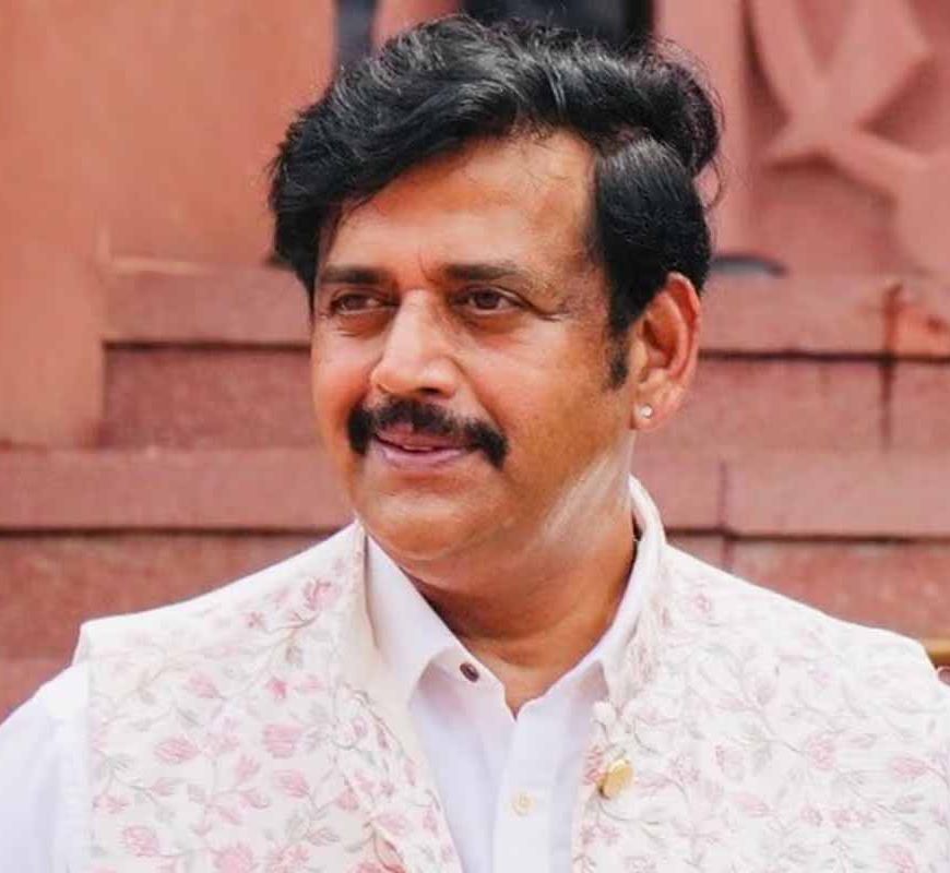 रवि किशन का ‘होम फ्रॉम वर्क’ बयान फिर चर्चा में, वायरल मीम्स पर दी मजेदार प्रतिक्रिया