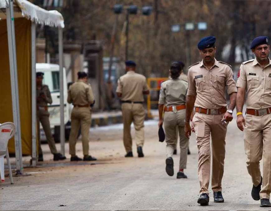 महिला पुलिसकर्मियों की सुविधाओं पर हाईकोर्ट सख्त, थानों में महिला शौचालय और 8 घंटे ड्यूटी पर मांगा जवाब