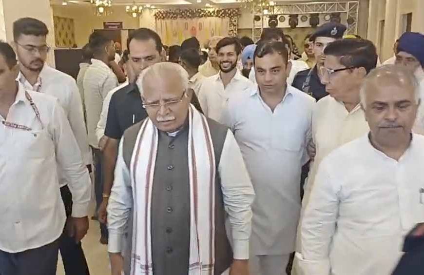 करनाल दौरे पर मनोहर लाल खट्टर ने नीलोखेड़ी क्षेत्र के विकास कार्यों की समीक्षा की