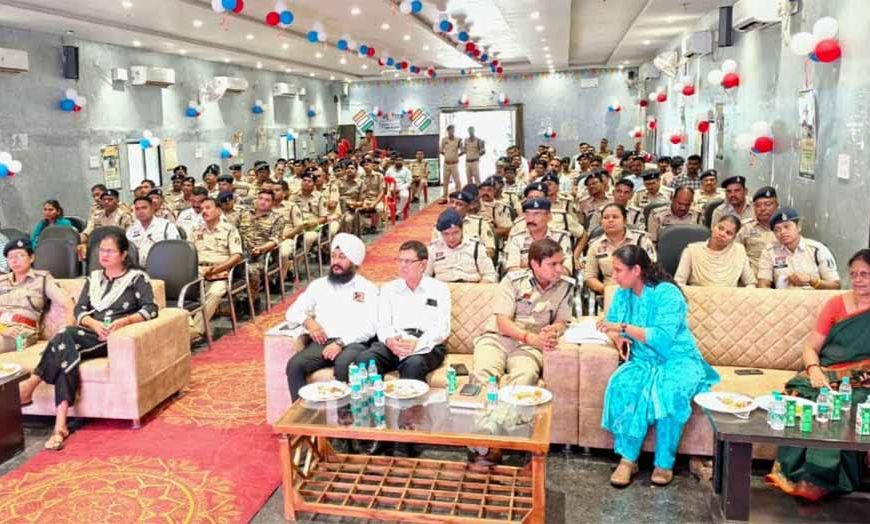 छत्तीसगढ़ पुलिस को मिली हुई अत्याधुनिक मोबाइल फॉरेंसिक वैन से लैश
