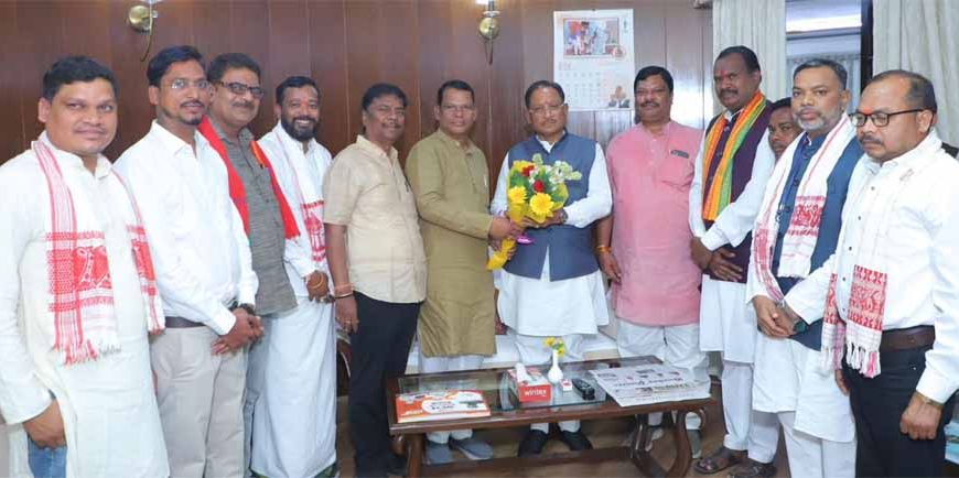 मुख्यमंत्री विष्णुदेव साय से सर्व आदिवासी समाज के प्रतिनिधिमंडल की सौजन्य मुलाकात