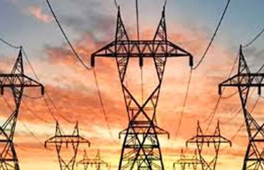 लखनऊ में बिजली संकट: फैजुल्लागंज में सड़क जाम, भीषण गर्मी में लोग परेशान