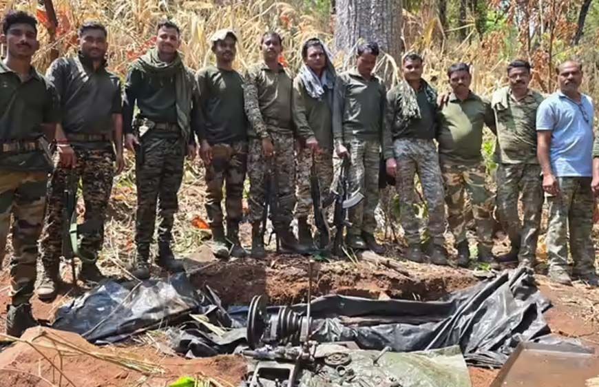 गढ़चिरौली में माओवादियों की गुप्त हथियार फैक्ट्री का भंडाफोड़, जंगल में जमीन के नीचे छिपा था जखीरा