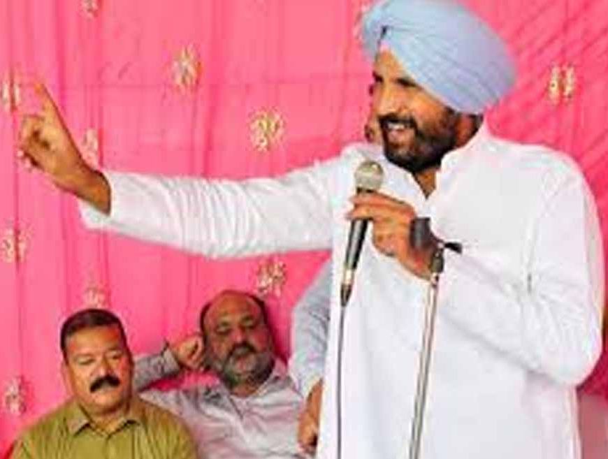 बैलगाड़ी पर वोट डालने पहुंचे राजा वड़िंग, पेट्रोल-डीजल कीमतों के खिलाफ अनोखा प्रदर्शन