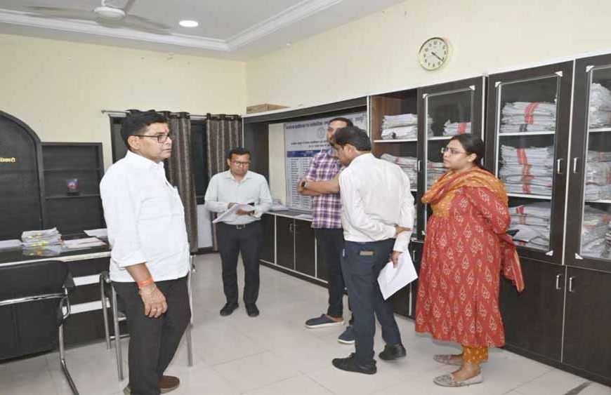 डायवर्सन मामलों में लापरवाही पर भड़के मंत्री टंकराम वर्मा, SDM को लगाई फटकार
