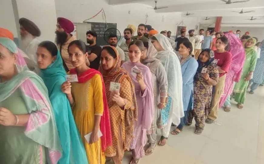 मोहाली में वोटिंग ने पकड़ी रफ्तार, वार्ड 1 से 25 तक 13.18% मतदान