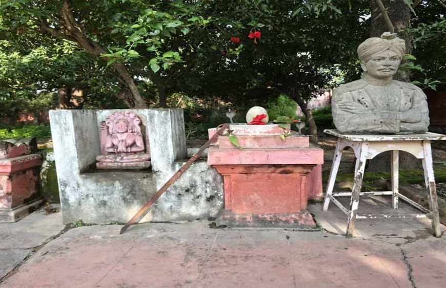 चिल्ड्रन पार्क की जमीन पर कब्जा, 22 टुकड़ों में बेचकर बना दी अवैध कॉलोनी