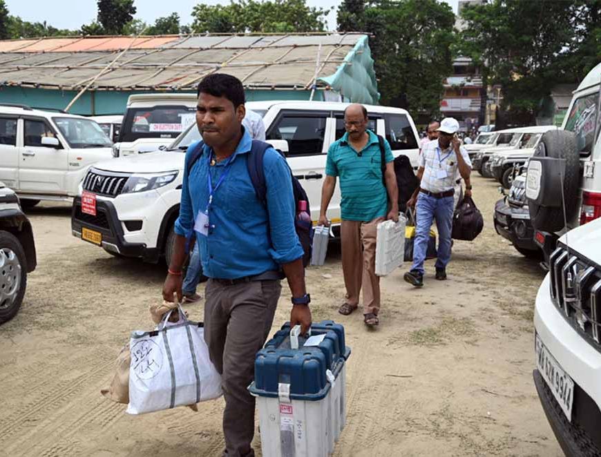 ड्यूटी से गायब 70 कर्मचारियों पर गिरेगी गाज, फिरोजपुर रिटर्निंग ऑफिसर ने दिए कार्रवाई के आदेश