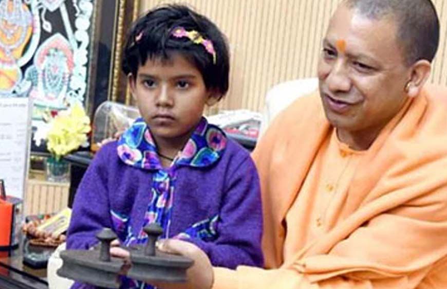 बिछड़े रिश्तों को जोड़ रही योगी सरकार की पहल, गुमशुदा बच्चों को पहुंचा रही घर