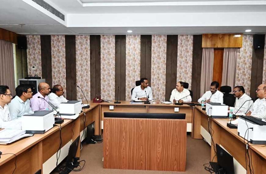 नागरिकों की सुविधा सर्वोपरि, भविष्य की जरुरतों के अनुरूप करें निर्माण'