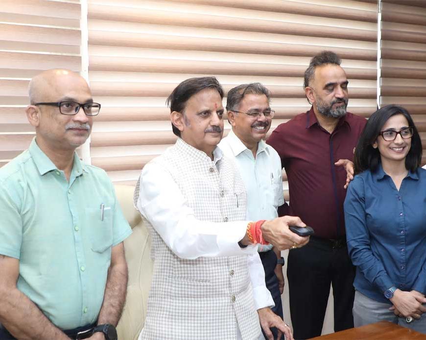 उप मुख्यमंत्री शुक्ल ने "एयर एम्बुलेंस एमपी" पोर्टल एवं मोबाइल ऐप का किया शुभारंभ
