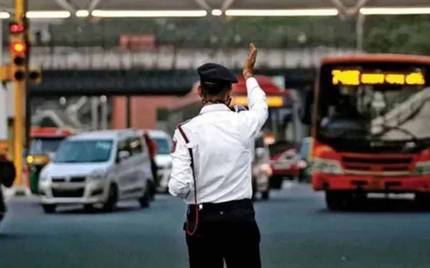 अब हर बस-टैक्सी पर होगी नजर: यूपी में 5 लाख वाहनों में लगेगा ट्रैकिंग डिवाइस