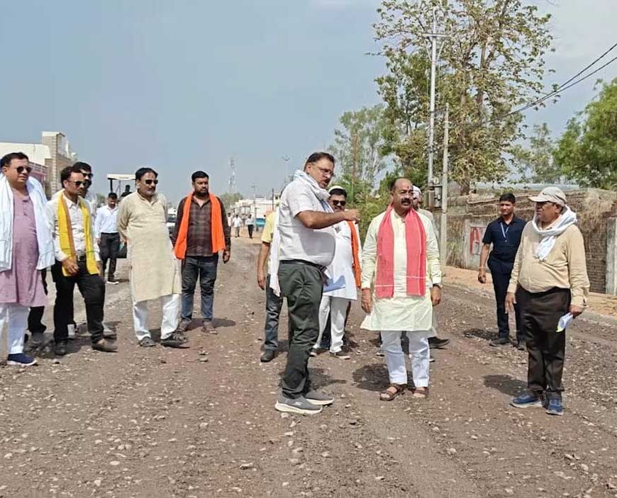 उप मुख्यमंत्री अरुण साव ने निर्माणाधीन सड़क का किया निरीक्षण