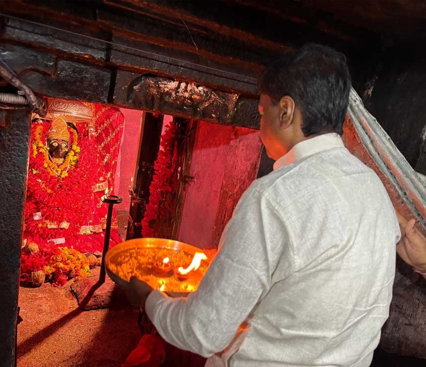 वन मंत्री  केदार कश्यप ने किए मां दंतेश्वरी के दर्शन, प्रदेश की सुख-समृद्धि और खुशहाली की कामना की