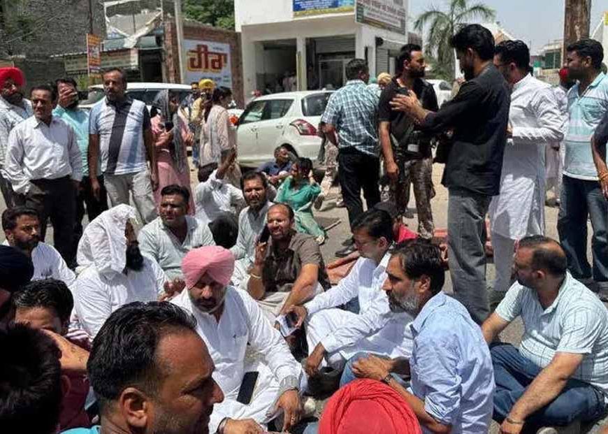 मुक्तसर में मतगणना पर बवाल, जाली हस्ताक्षरों वाले मतपत्र गिनने का आरोप