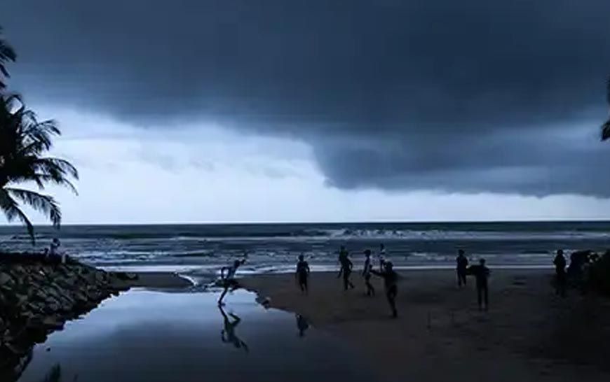 मौसम का बड़ा अपडेट! भारत की ओर बढ़ रहे 2500 किमी चौड़े बादल, 5 राज्यों में होगी झमाझम बारिश