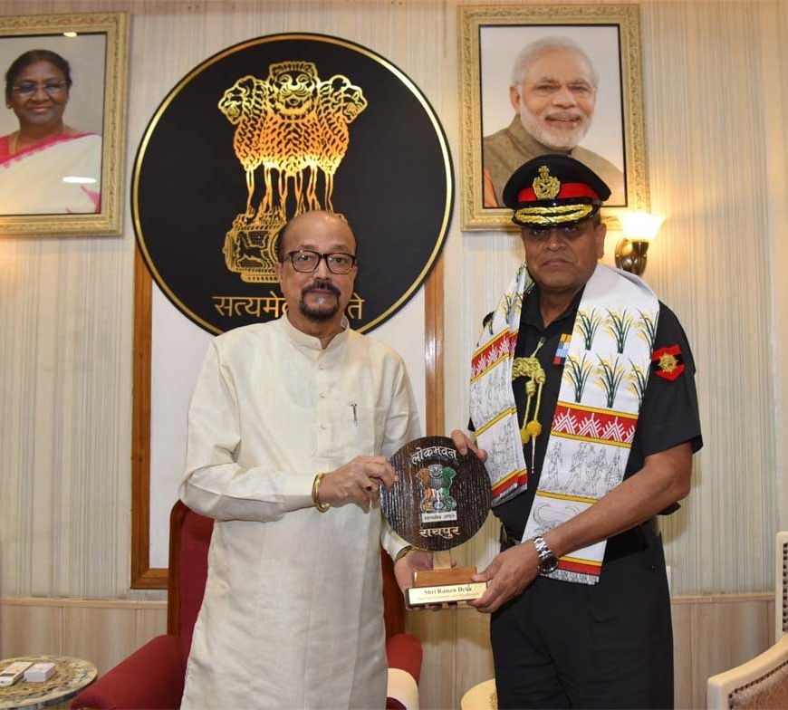राज्यपाल  डेका से लेफ्टिनेट जनरल अनिंद्या सेनगुप्ता ने की सौजन्य भेंट