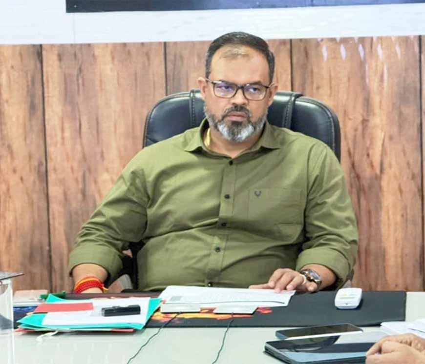 खाद वितरण में गड़बड़ी पर कलेक्टर सख्त, 66 अधिकारी-कर्मचारियों को थमाए नोटिस