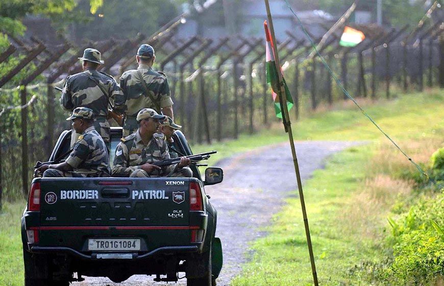 बांग्लादेश बॉर्डर का 600 KM लंबा ‘डार्क जोन’, घुसपैठियों के लिए बना बड़ा रास्ता