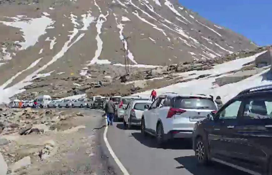 पहाड़ों पर पर्यटकों का सैलाब, हिमाचल से उत्तराखंड तक महाजाम; 50 किमी में लग रहे 8 घंटे