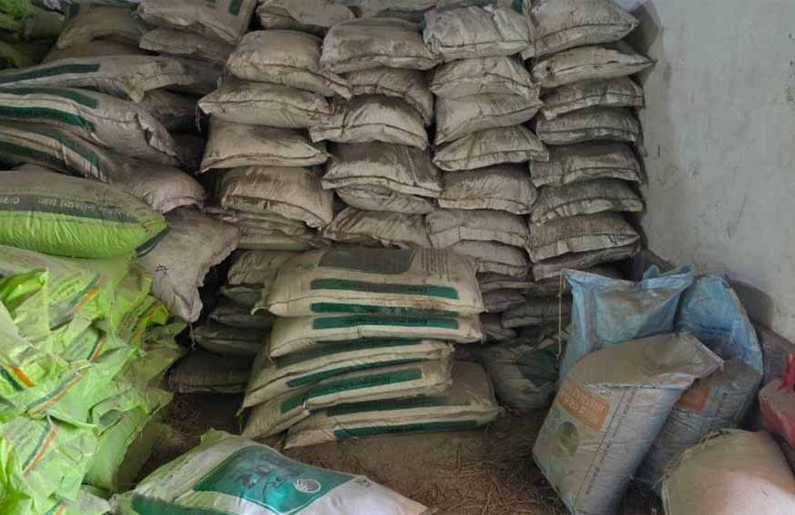 खाद गोदाम में बड़ी चोरी, 68 बोरी DAP लेकर फरार हुए बदमाश; डॉग स्क्वाड के साथ जांच में जुटी पुलिस