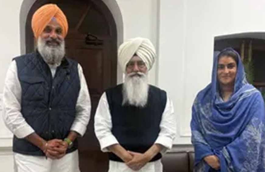 डेरा चीफ गुरिंदर सिंह ढिल्लों से मिले हरियाणा CM सैनी, राजनीतिक हलकों में चर्चाएं तेज