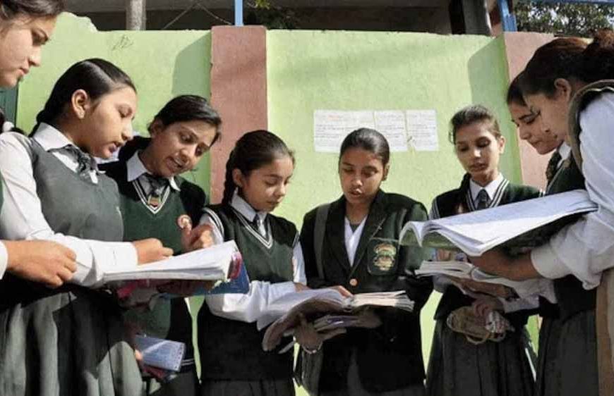 सीबीएसई 9वीं के छात्रों को किताबों की कमी से झटका, एनसीईआरटी पर उठे सवाल